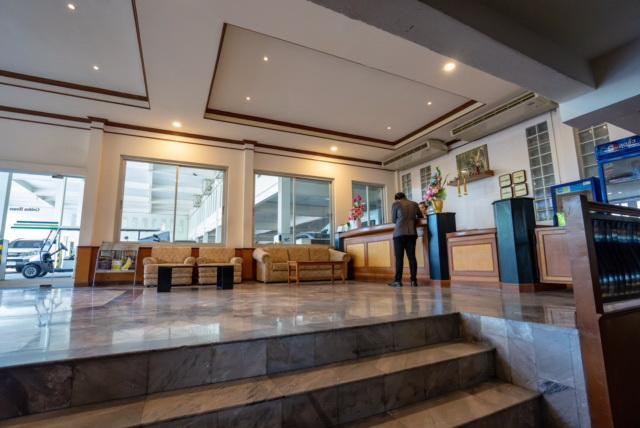 Golden House Service And Apartment 라용 외부 사진
